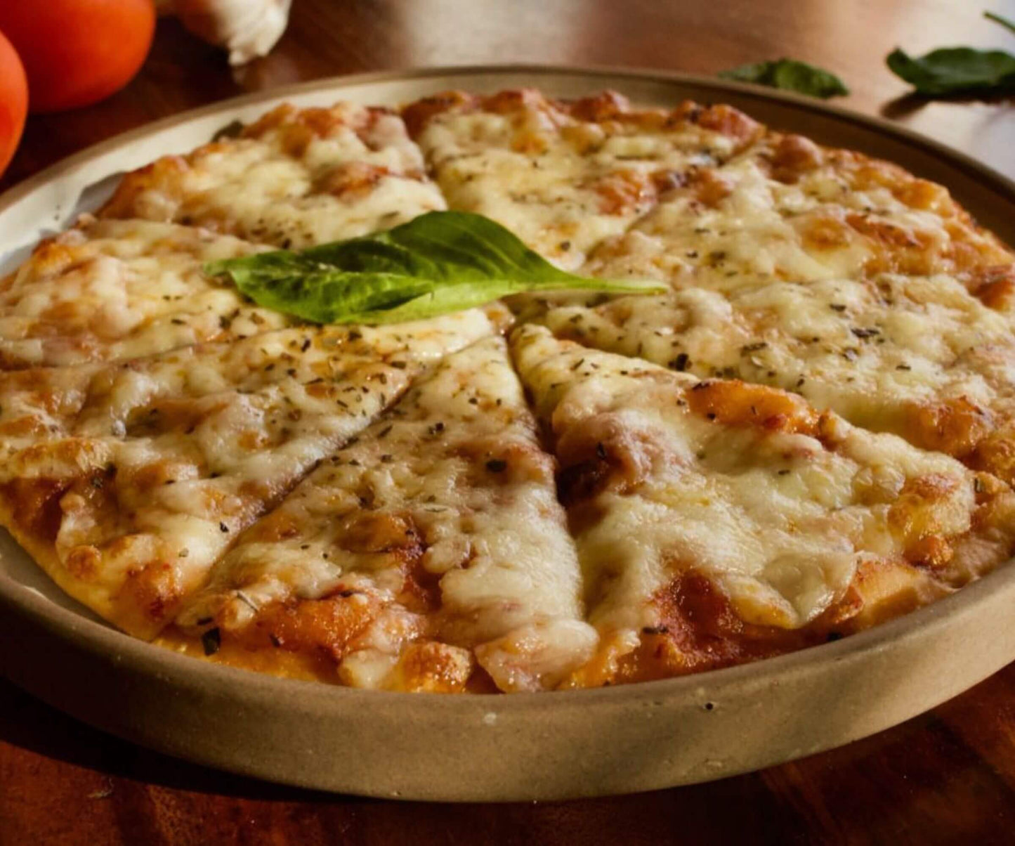 CLASSIC MARGHERITA PIZZA