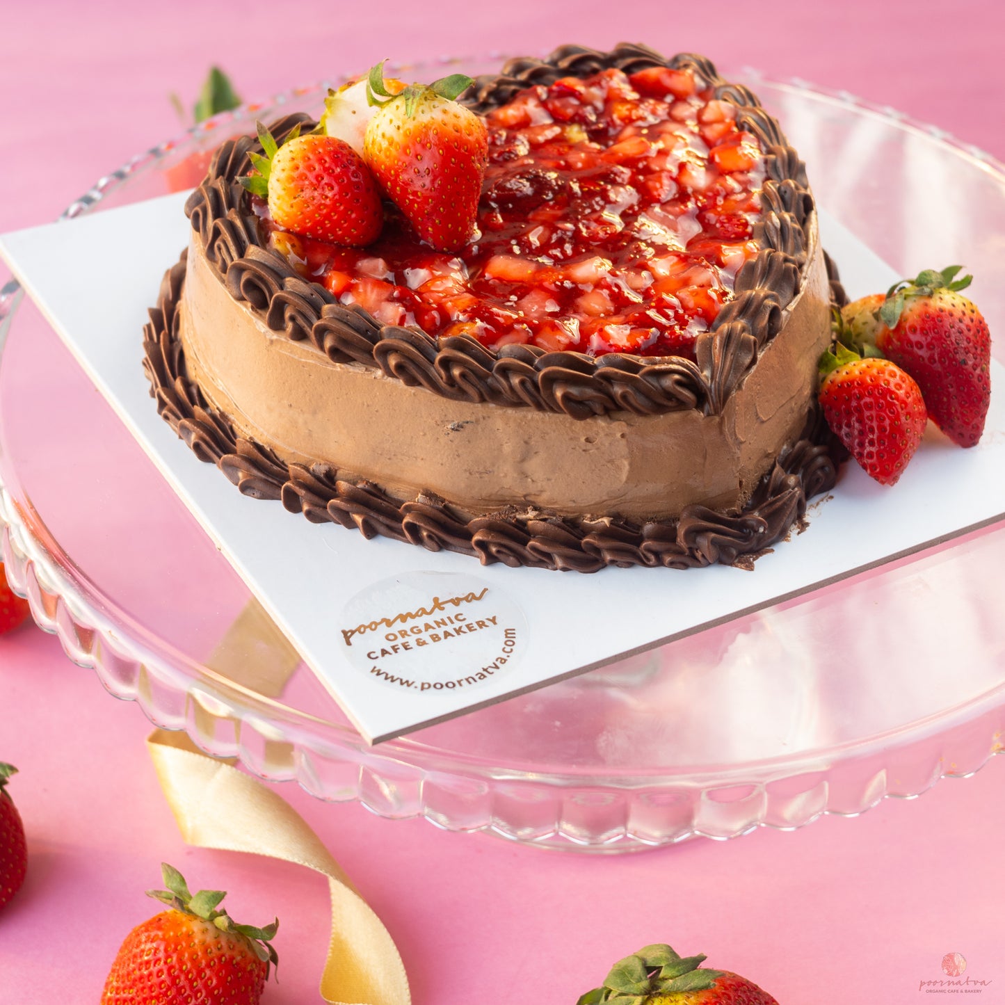 Chocolate Mousse & Strawberry cake (Seasonal) (700g)